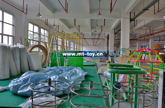 爱飞儿童游乐设备工厂一角图片2