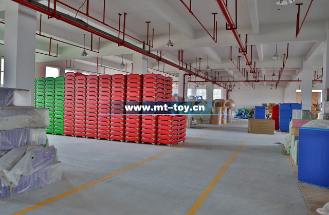 爱飞儿童游乐设备工厂一角图片5