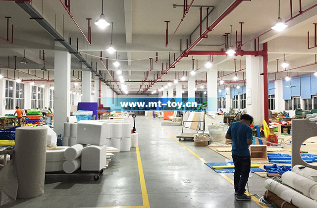 爱飞儿童游乐设备工厂一角图片1